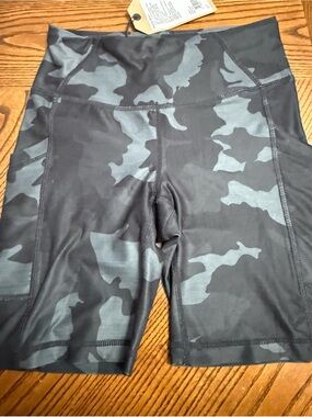PRANA Electa Camo Shorts. NWT. Size XS.
